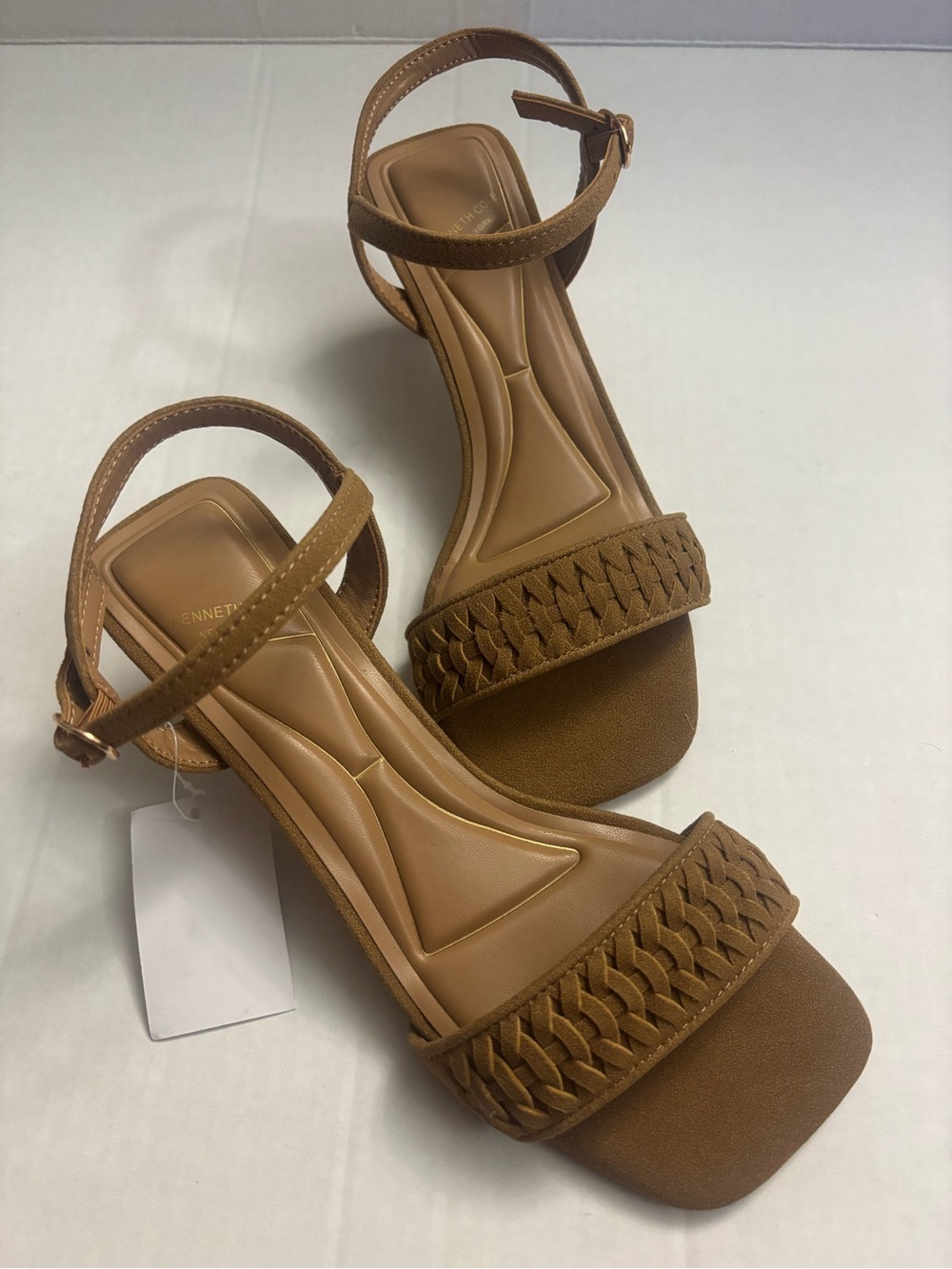 New! Kenneth Cole NY low heels size 6.5 camel color
